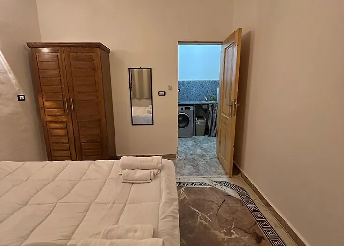 Apartment The Threekeys Cozy Retreat Steps From The Sea In Asala