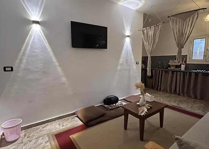 Apartment The Threekeys Cozy Retreat Steps From The Sea In Asala
